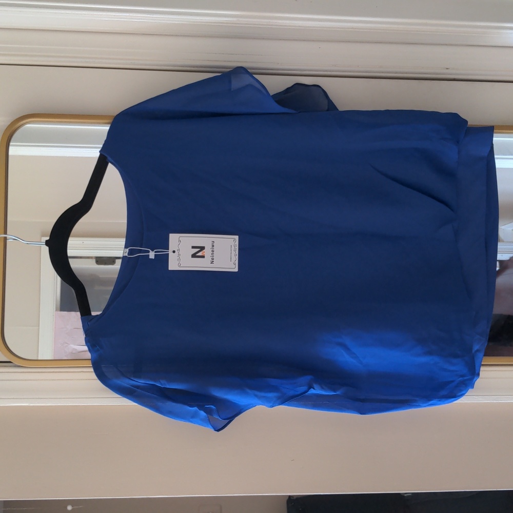 Women's New with tags Large flutter sleeve